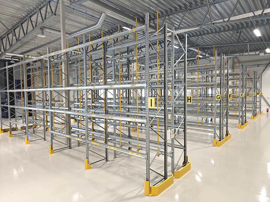 PALLSTÄLL, GALVADE MED GULA STOLPSKYDD