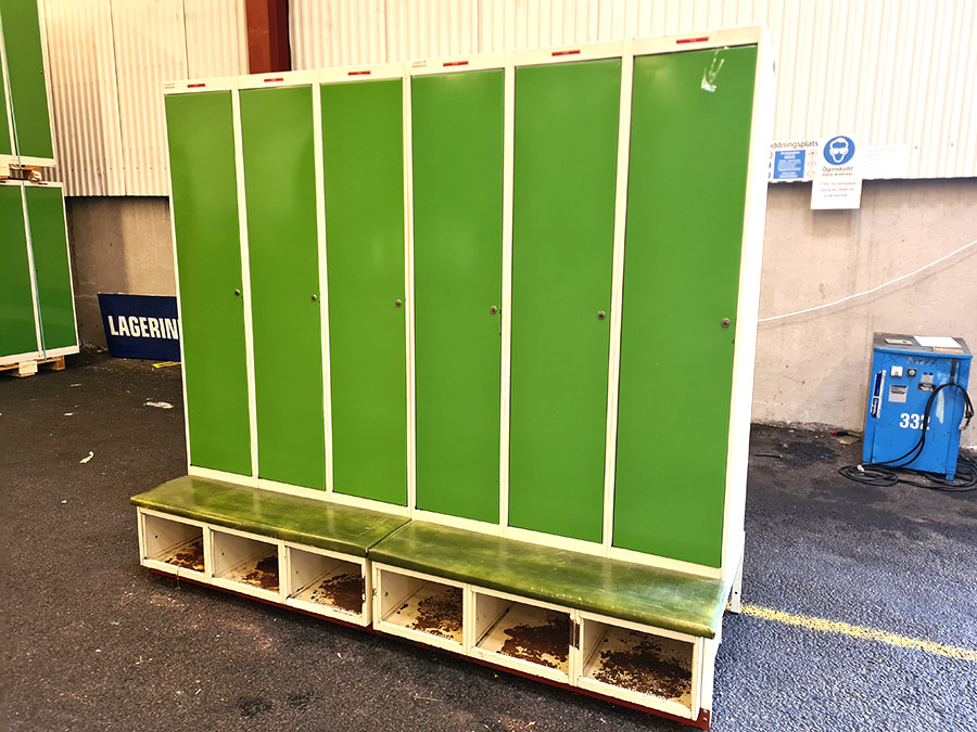 Klädskåp gröna med grön sittbänk